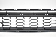 Load image into Gallery viewer, Rejilla de defensa Jetta Gli 15-18 central