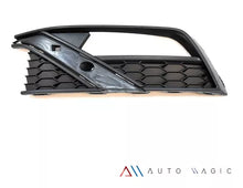 Load image into Gallery viewer, Rejilla Vento Polo 20-22 c/triangulo p/faro niebla izq.