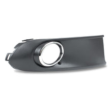 Load image into Gallery viewer, Rejilla Vento 14-15 c/mold. cromada p/faro niebla der.