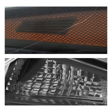 Load image into Gallery viewer, Faro Elantra 22-23 halogeno, c/luz de dia izq.
