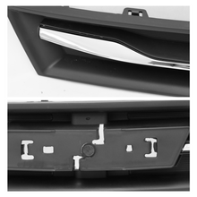 Load image into Gallery viewer, Parrilla Trax 17-20 c/mold. cromo
