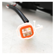 Cargar imagen en el visor de la galería, Cuarto Groove 21-25 luz de dia led izq.