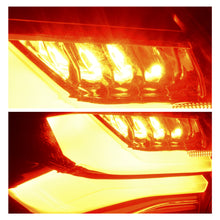 Load image into Gallery viewer, Calavera compatilble con Tracker 21-25 Led exterior izquierda