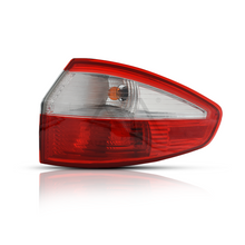 Load image into Gallery viewer, Calavera Fiesta sedan 13-16 c/focos exterior der.