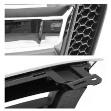 Cargar imagen en el visor de la galería, Parrilla ranger 13-15 c/mold. cromo