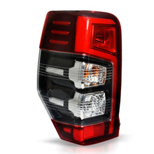 Cargar imagen en el visor de la galería, Calavera L200 20-24 Gls c/arnes c/Led izq.