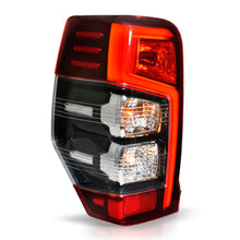 Cargar imagen en el visor de la galería, Calavera L200 20-24 Gls c/arnes c/Led izq.