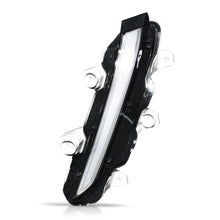 Cargar imagen en el visor de la galería, Cuarto Peugeot 208 22-24 luz de dia led izq.