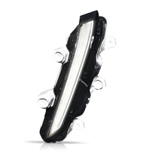 Cargar imagen en el visor de la galería, Cuarto Peugeot 208 22-24 luz de dia led izq.