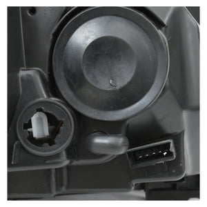 Faro Clio 02-10 fondo negro izq.