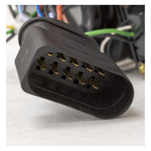 Load image into Gallery viewer, Faros Golf  00-05 c/lupa tira de Led
