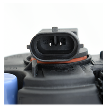 Load image into Gallery viewer, Faro niebla Yaris 06-19 Hilux 16-20 Prius 14-15 Rav4 06-12 Corolla 09-16 Camry 07-15 Avanza 07-11 Tacoma 12-17 Sienna 11-17 4Runner 10-13 Tundra 14-16 c/foco izquierdo
