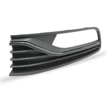 Load image into Gallery viewer, Rejilla  Polo 15-19 c/mold. negra p/faro niebla izq.