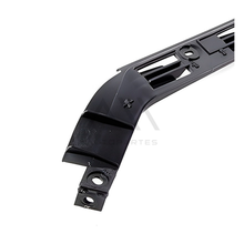 Load image into Gallery viewer, Soporte guia  Jetta 00-07 defensa tras. der.