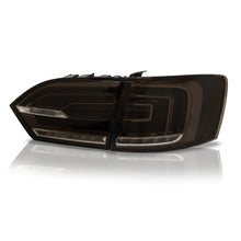 Load image into Gallery viewer, Calaveras Jetta 11-14 LED tipo Gli negras Performance