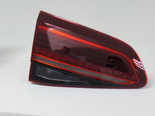 Load image into Gallery viewer, Calaveras Golf 15-17 LED secuencial tipo Gti rojas performance