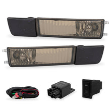 Load image into Gallery viewer, Faros de niebla Humo + cuartos Golf/Jetta 93-99 c/arnes switch univ. y focos