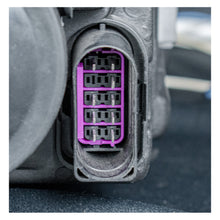 Cargar imagen en el visor de la galería, Faros Golf 7.5 18-21 c/lupa y Led secuenciales estilo R
