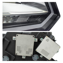 Load image into Gallery viewer, Faros Amarok 18-23 c/luz de dia, c/Xenon c/balastra der.