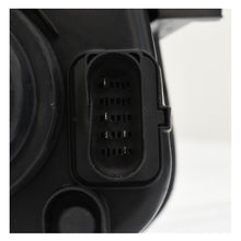 Cargar imagen en el visor de la galería, Faro Jetta 08-15 cromo izq.