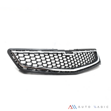 Cargar imagen en el visor de la galería, Parrilla Malibu 13-15 c/mold. cromo central